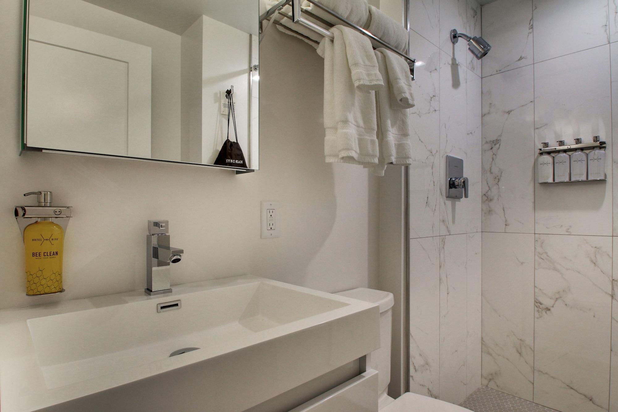Hive Hotel 3*